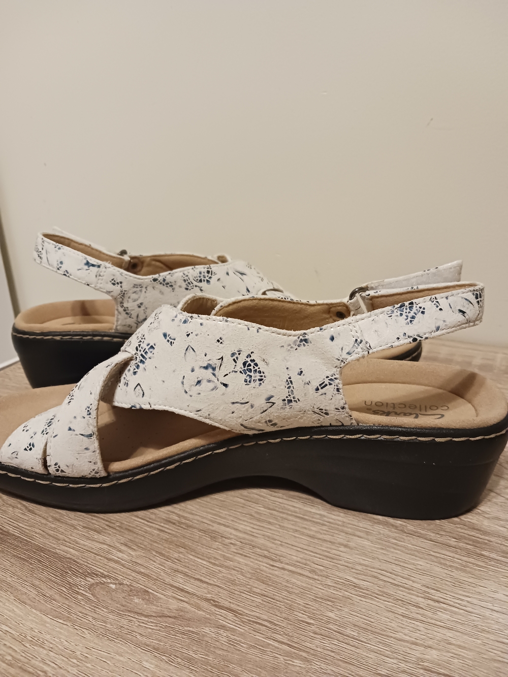 Clarks Merliah Echo Blue/White Floral Adjustable Slingback Low Profile Wedges - Picture 11 of 12